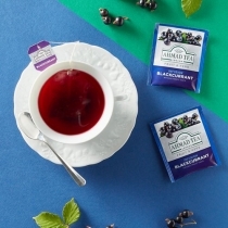 AUGĻU TĒJA AHMAD BLACKCURRANT(HERBAL), MAISIŅOS FOLIJA APLOKSNĒS (000109) J