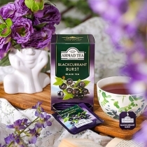 MELNĀ TĒJA AHMAD BLACKCURRANT BURST, MAISIŅOS FOLIJA APLOKSNĒS (007108) JN