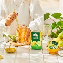 MELNĀ TĒJA AHMAD LEMON & LIME TWIST, MAISIŅOS FOLIJA APLOKSNĒS (006972) JN