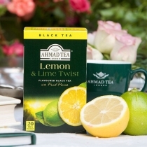 MELNĀ TĒJA AHMAD LEMON & LIME TWIST, MAISIŅOS FOLIJA APLOKSNĒS (006972)